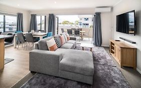 Central Manukau Escape